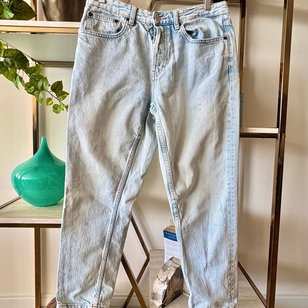 Zara. 90’s Acid Wash. Light-Wash Denim. Vintage. Slimmer fit.